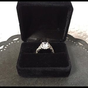 1.8 ct white gold cubic zirconia ring